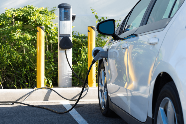 The Ultimate Guide to Electric Vehicles: Benefits and Drawbacks